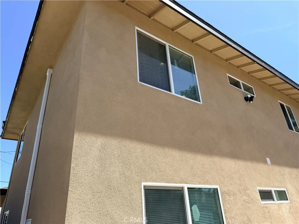 988 Valencia #6 Costa Mesa, CA 92626