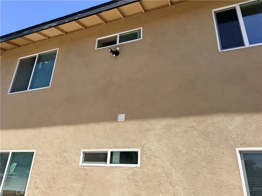 988 Valencia #6 Costa Mesa, CA 92626