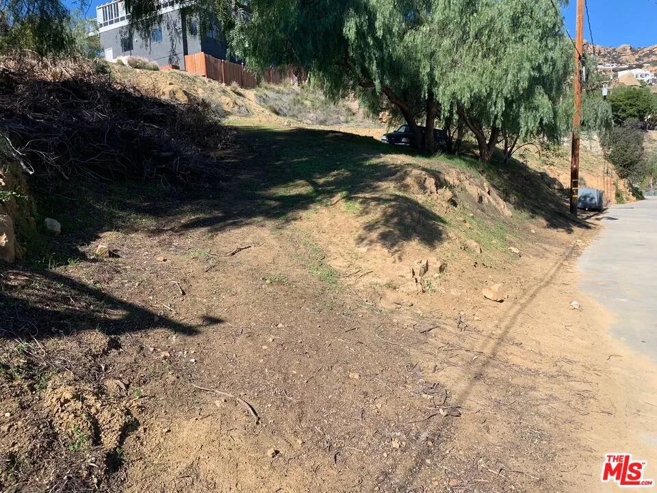 207 S La Gross Way Chatsworth, CA 91311