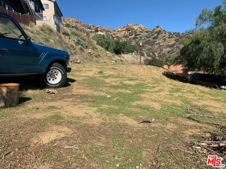 207 S La Gross Way Chatsworth, CA 91311