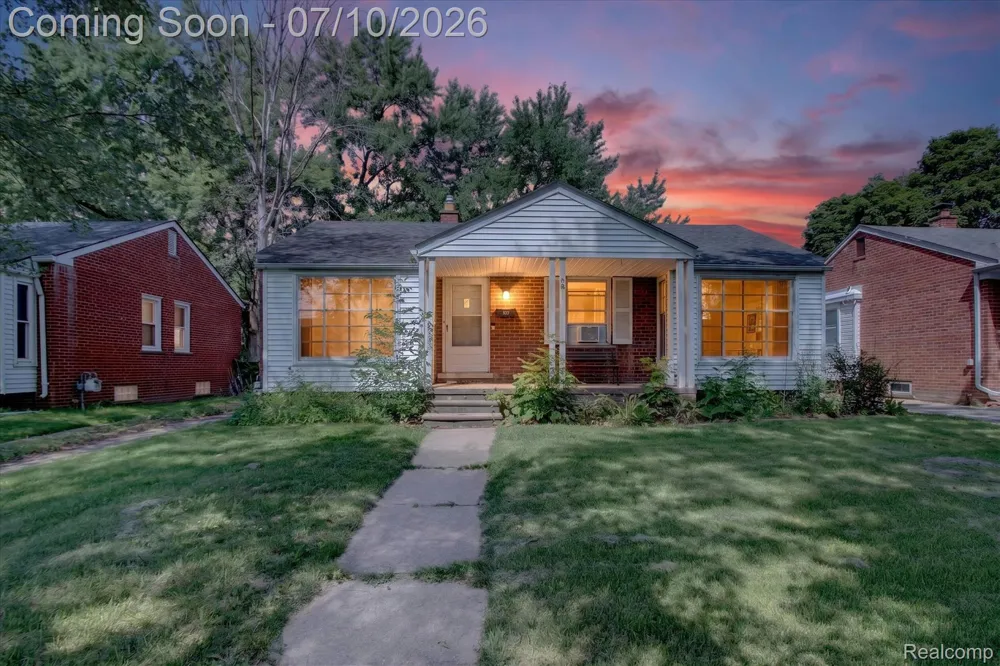 17125 Lennane Redford Charter Township, MI 48240