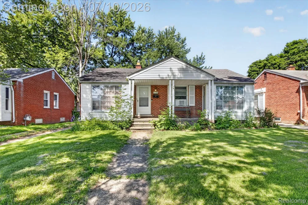 17125 Lennane Redford Charter Township, MI 48240