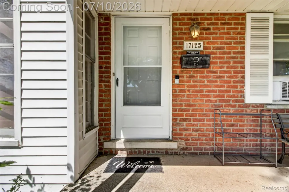 17125 Lennane Redford Charter Township, MI 48240