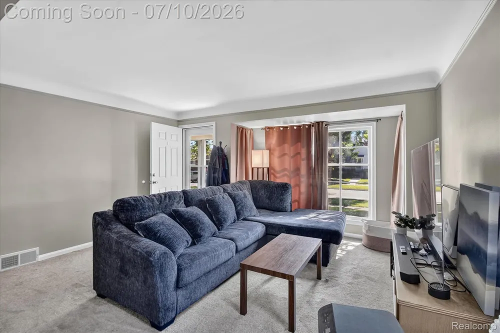 17125 Lennane Redford Charter Township, MI 48240