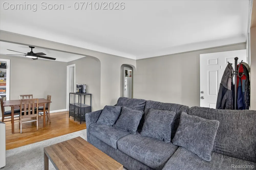 17125 Lennane Redford Charter Township, MI 48240