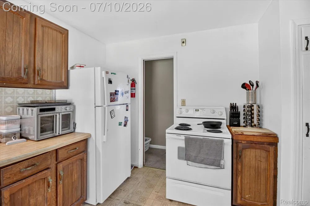 17125 Lennane Redford Charter Township, MI 48240