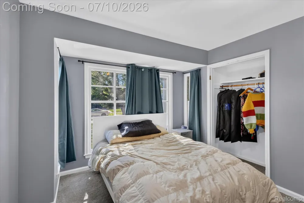 17125 Lennane Redford Charter Township, MI 48240