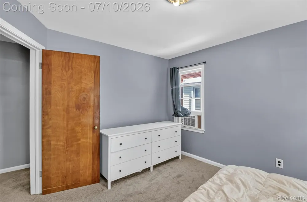 17125 Lennane Redford Charter Township, MI 48240