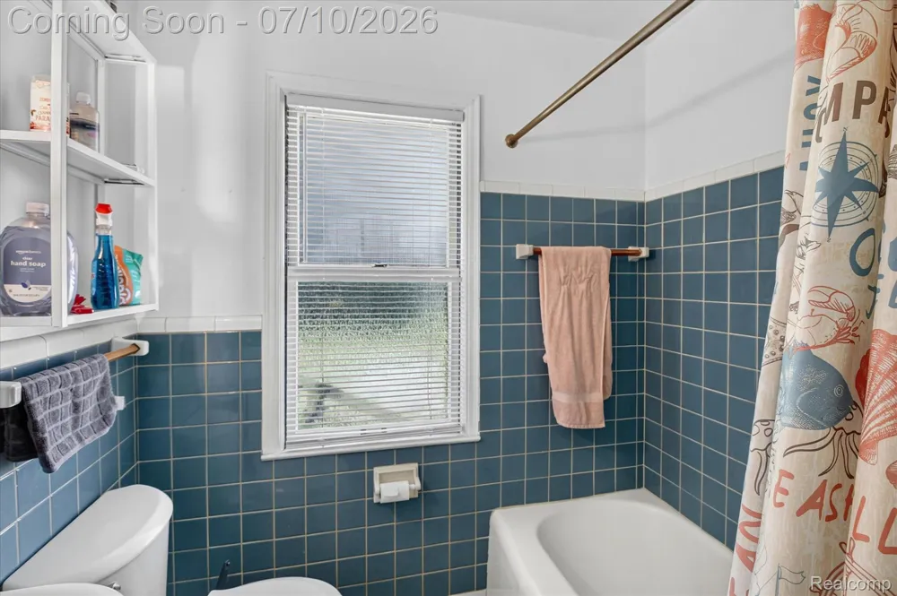 17125 Lennane Redford Charter Township, MI 48240