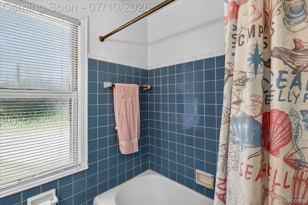 17125 Lennane Redford Charter Township, MI 48240
