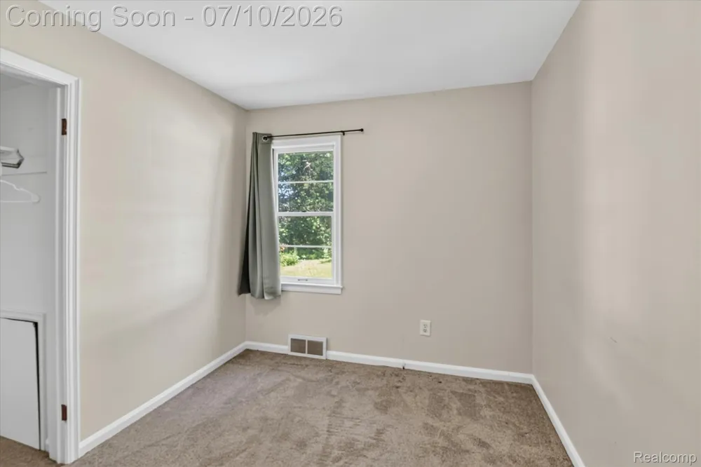 17125 Lennane Redford Charter Township, MI 48240