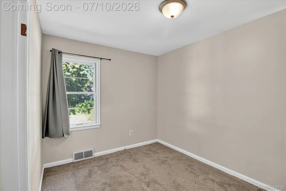 17125 Lennane Redford Charter Township, MI 48240