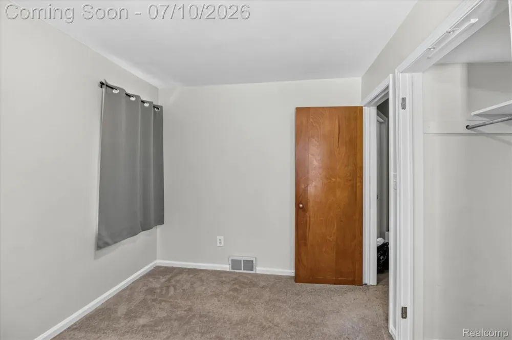 17125 Lennane Redford Charter Township, MI 48240