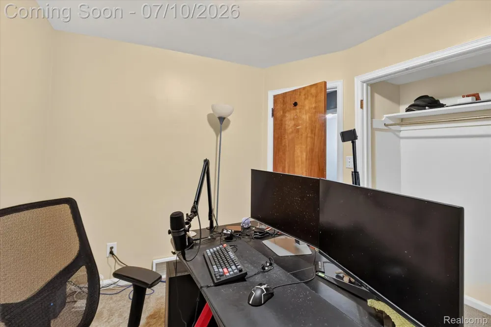 17125 Lennane Redford Charter Township, MI 48240