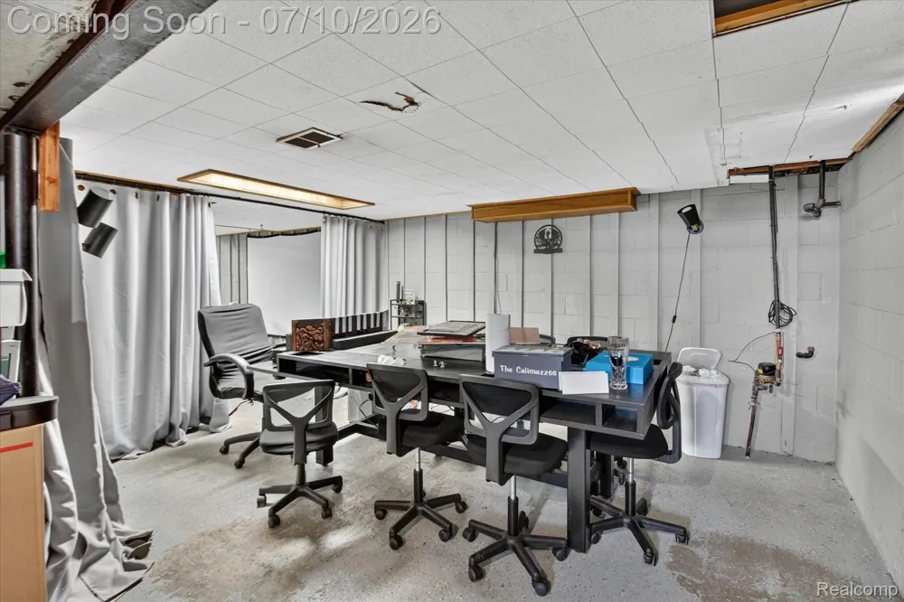 17125 Lennane Redford Charter Township, MI 48240