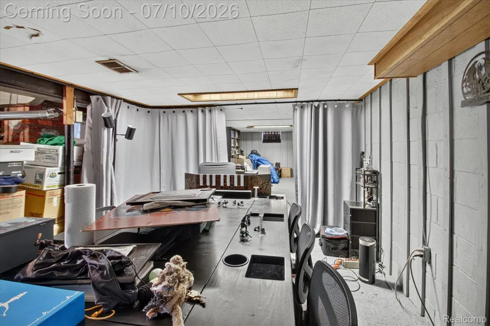 17125 Lennane Redford Charter Township, MI 48240