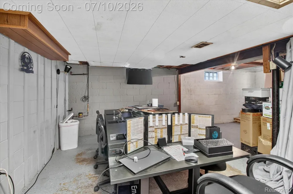 17125 Lennane Redford Charter Township, MI 48240