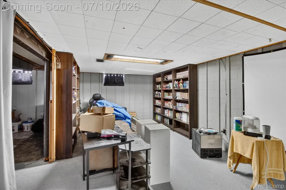 17125 Lennane Redford Charter Township, MI 48240