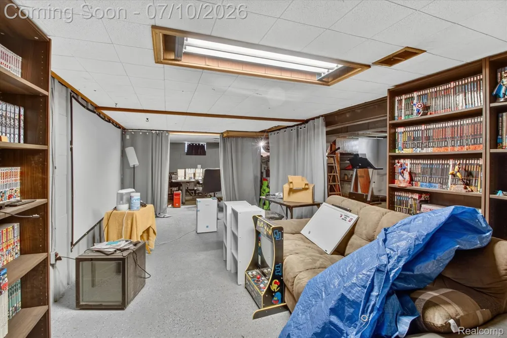 17125 Lennane Redford Charter Township, MI 48240