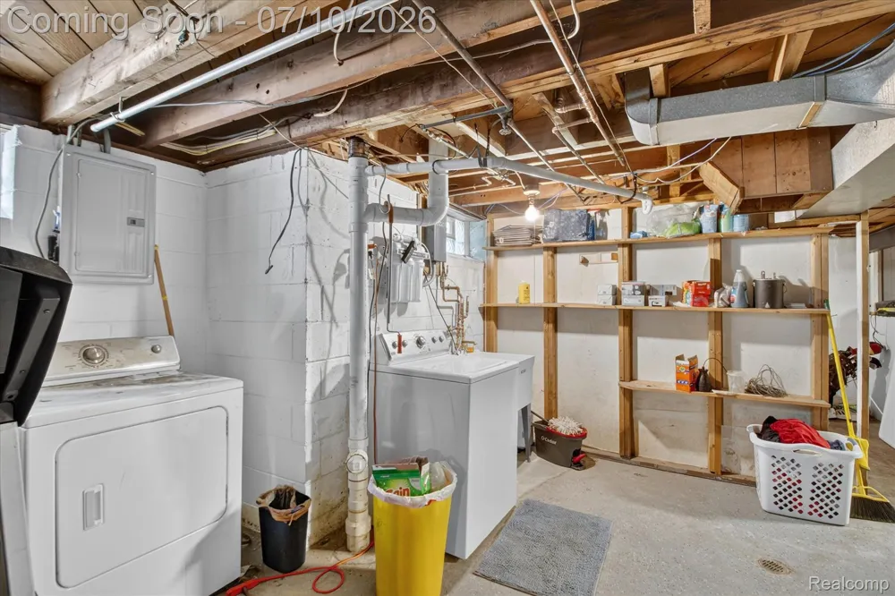 17125 Lennane Redford Charter Township, MI 48240