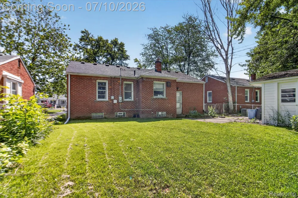 17125 Lennane Redford Charter Township, MI 48240