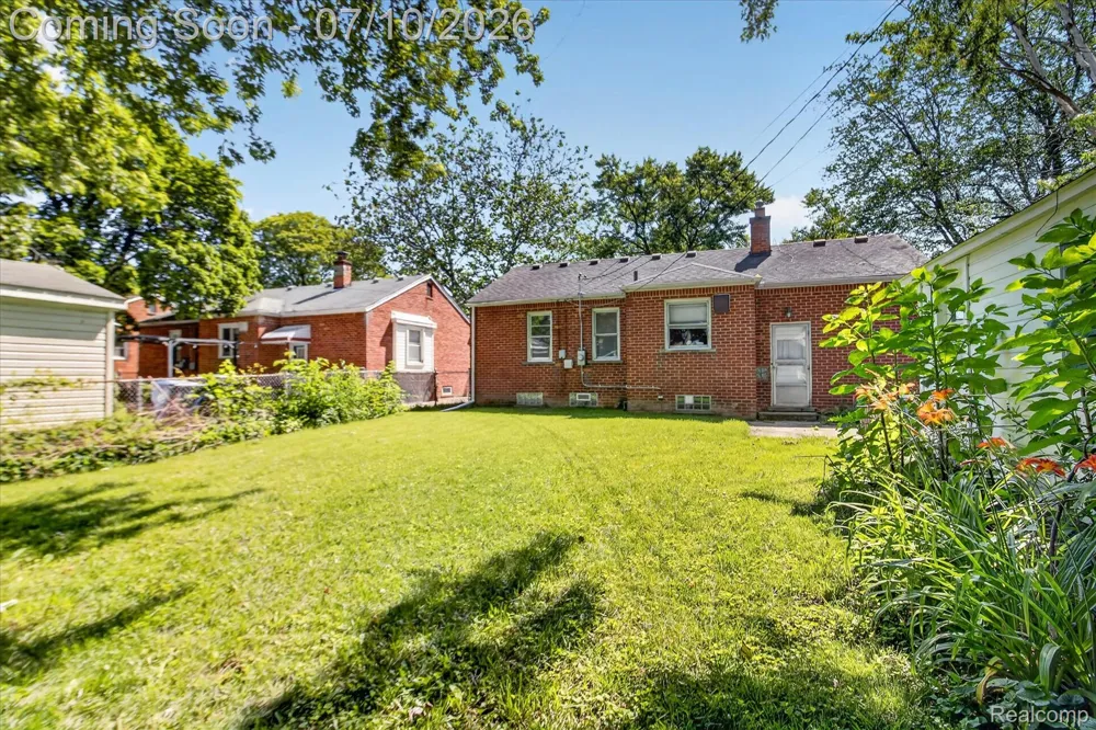 17125 Lennane Redford Charter Township, MI 48240