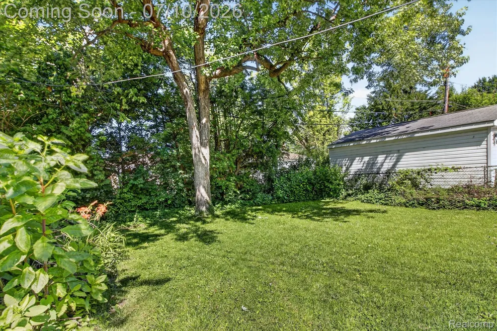 17125 Lennane Redford Charter Township, MI 48240