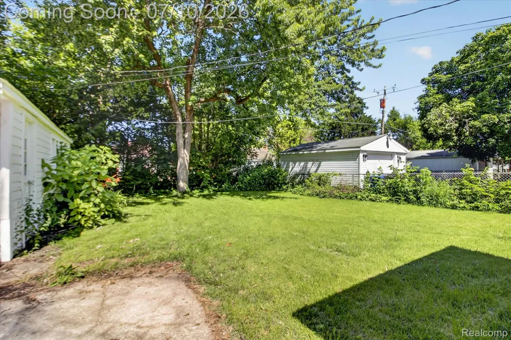 17125 Lennane Redford Charter Township, MI 48240