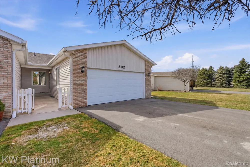 802 Crystal Lane Marysville City, MI 48040