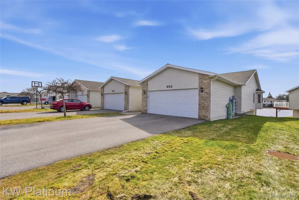 802 Crystal Lane Marysville City, MI 48040