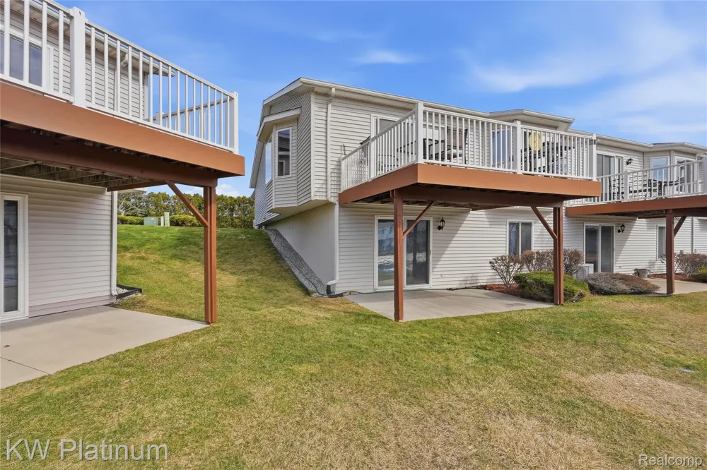 802 Crystal Lane Marysville City, MI 48040
