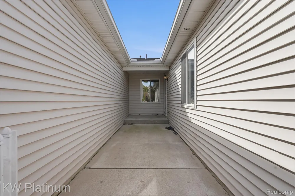 802 Crystal Lane Marysville City, MI 48040