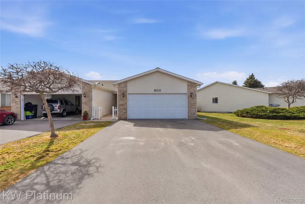 802 Crystal Lane Marysville City, MI 48040