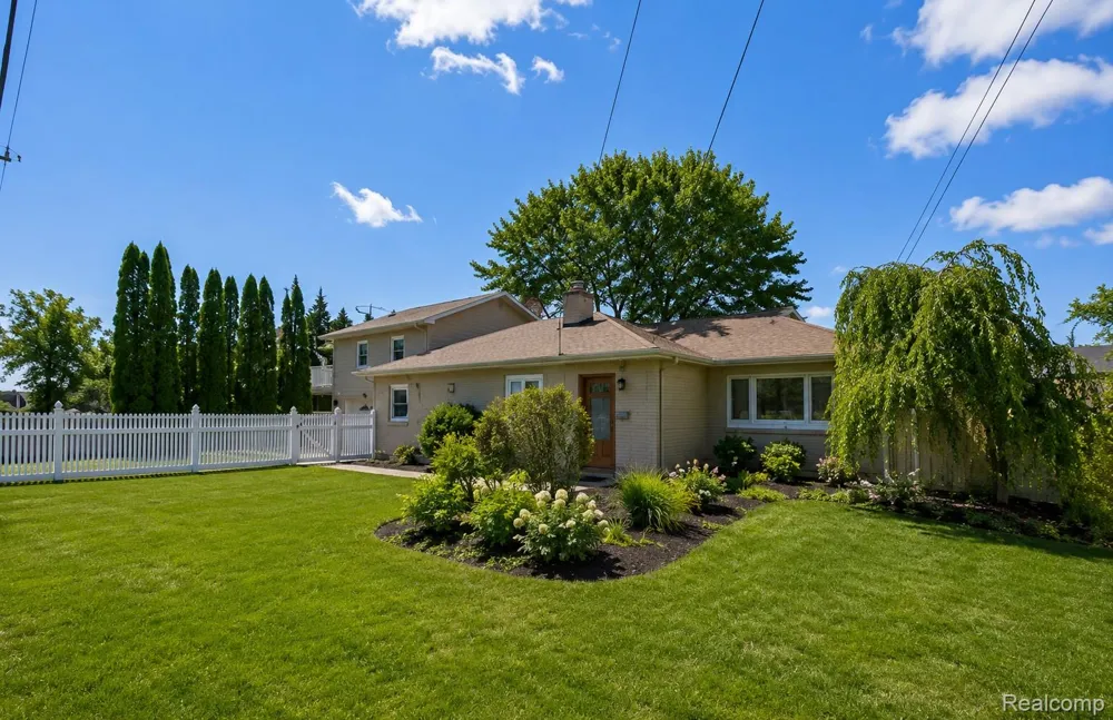 10401 Degrand Street White Lake Charter Township, MI 48386