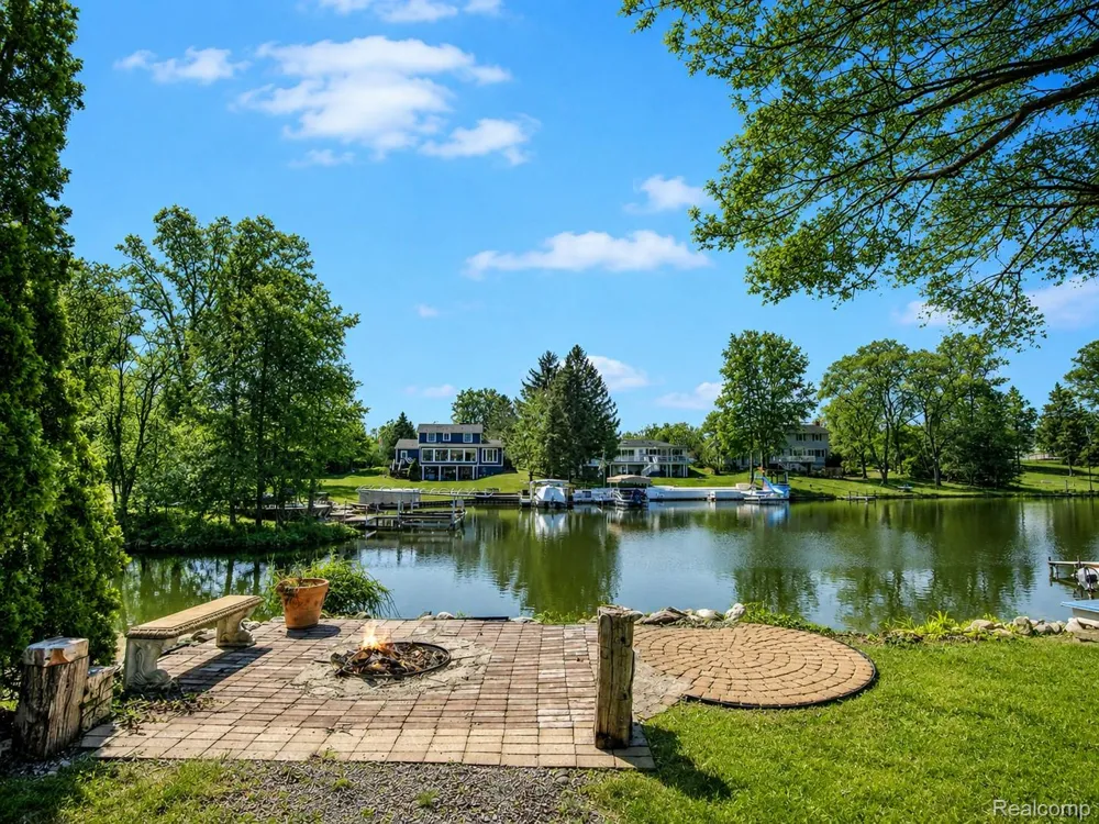 10401 Degrand Street White Lake Charter Township, MI 48386