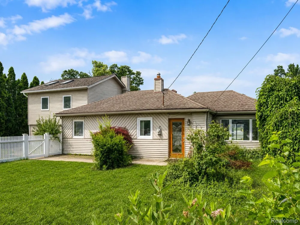10401 Degrand Street White Lake Charter Township, MI 48386