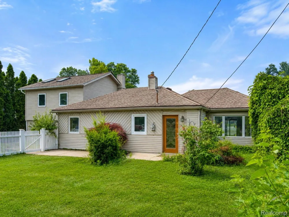 10401 Degrand Street White Lake Charter Township, MI 48386