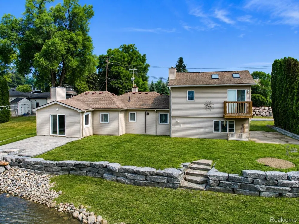10401 Degrand Street White Lake Charter Township, MI 48386