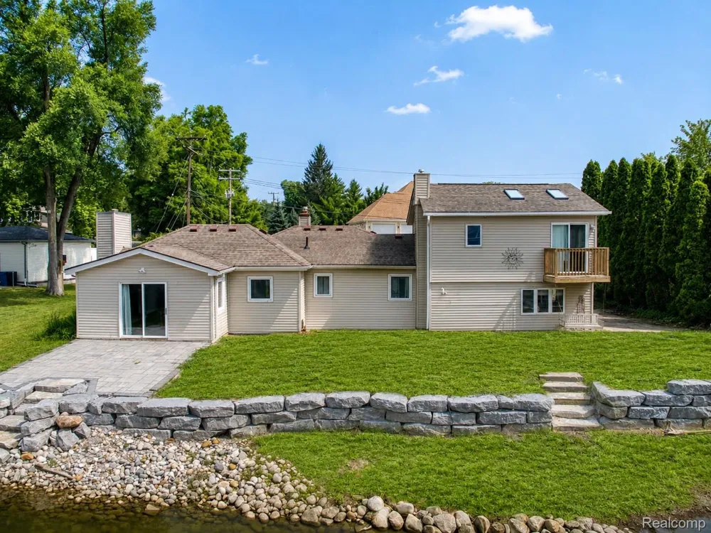 10401 Degrand Street White Lake Charter Township, MI 48386