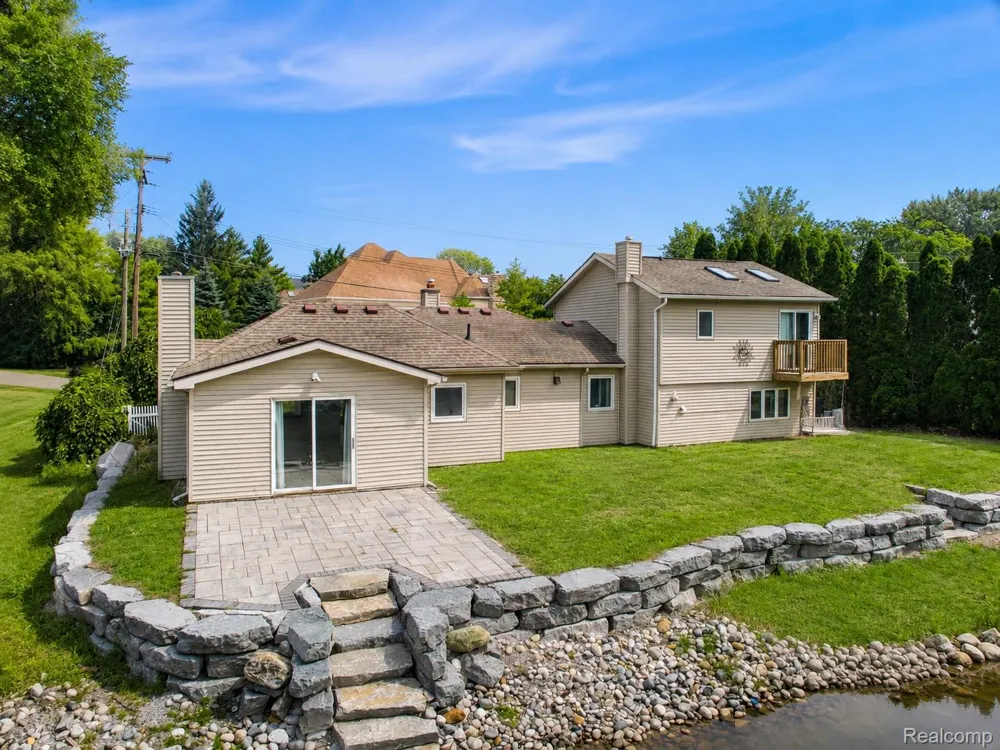 10401 Degrand Street White Lake Charter Township, MI 48386