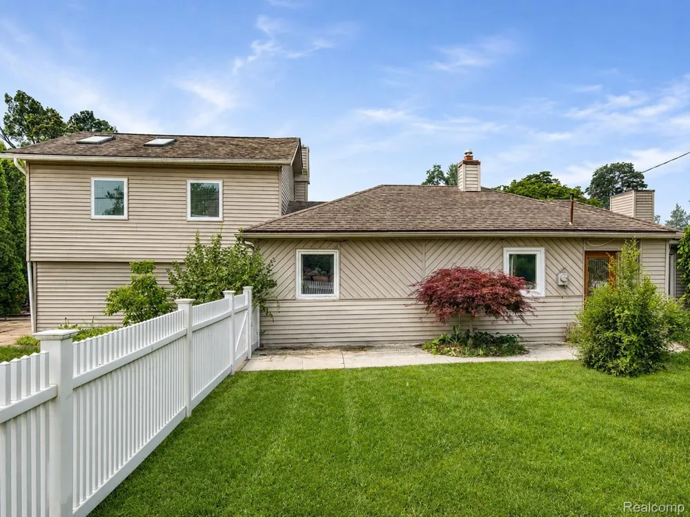 10401 Degrand Street White Lake Charter Township, MI 48386