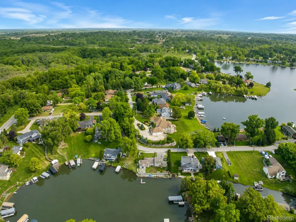 10401 Degrand Street White Lake Charter Township, MI 48386