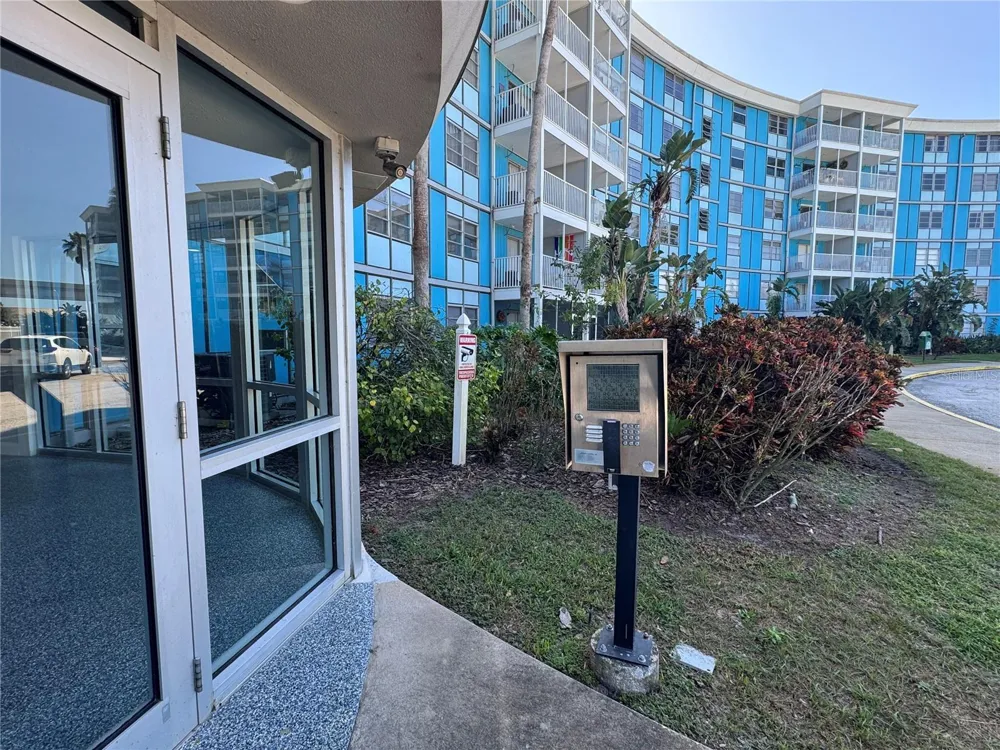 3315 58TH AVENUE S #201 St Petersburg, FL 33712