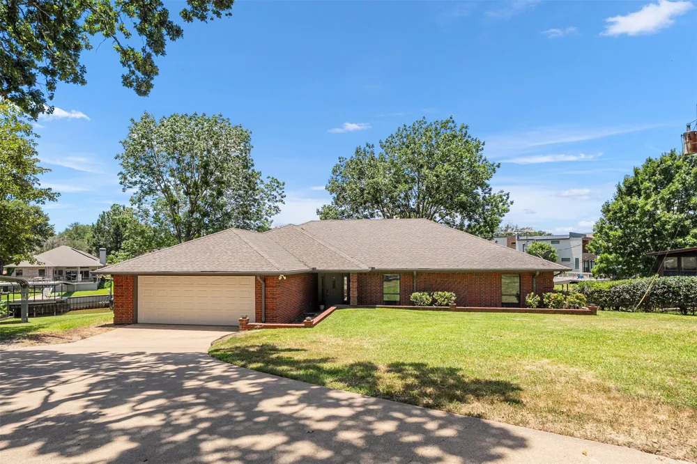 111 Hickory Creek Circle Gun Barrel City, TX 75156