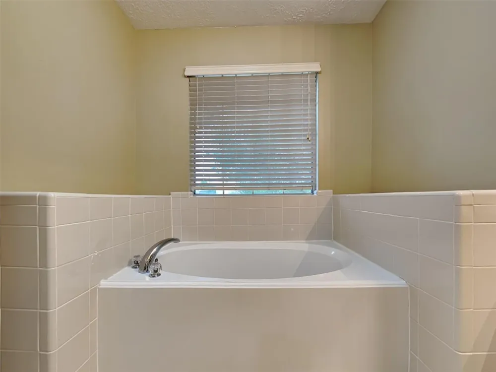 12027 Bunny Lane Pinehurst, TX 77362