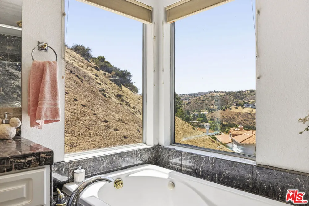 51 Flintlock Lane Bell Canyon, CA 91307