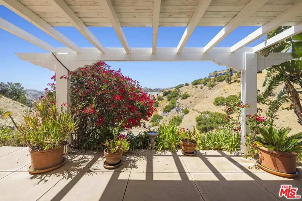 51 Flintlock Lane Bell Canyon, CA 91307