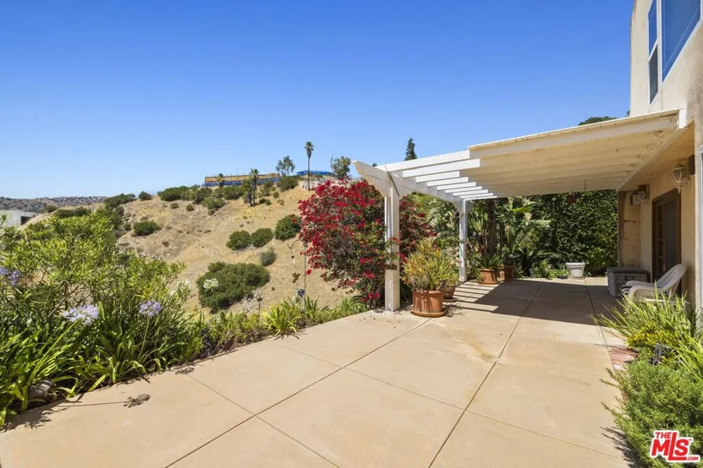 51 Flintlock Lane Bell Canyon, CA 91307