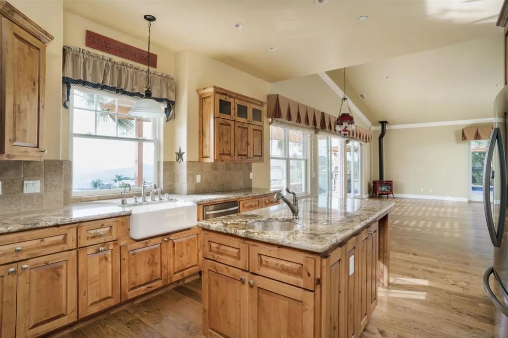 15710 Blue Crystal Trails Poway, CA 92064