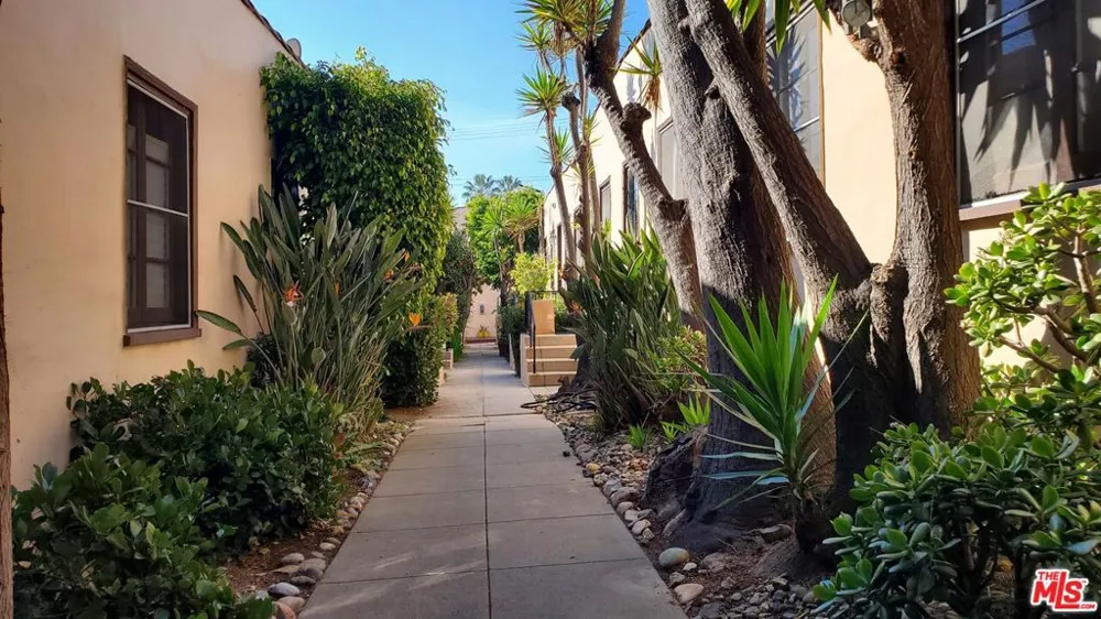 1120 20th Street #C Santa Monica, CA 90403